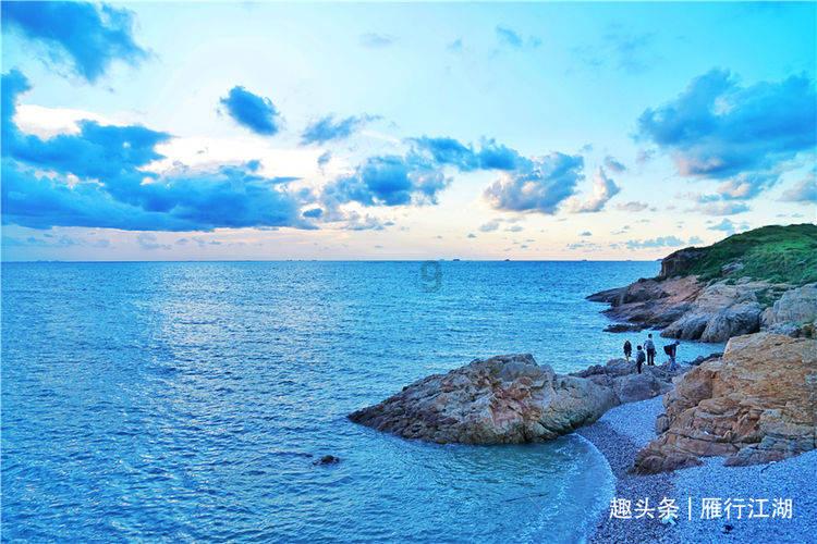 逃离废弃的卡车场